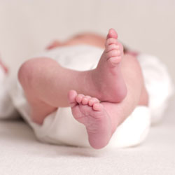 newborn-feet